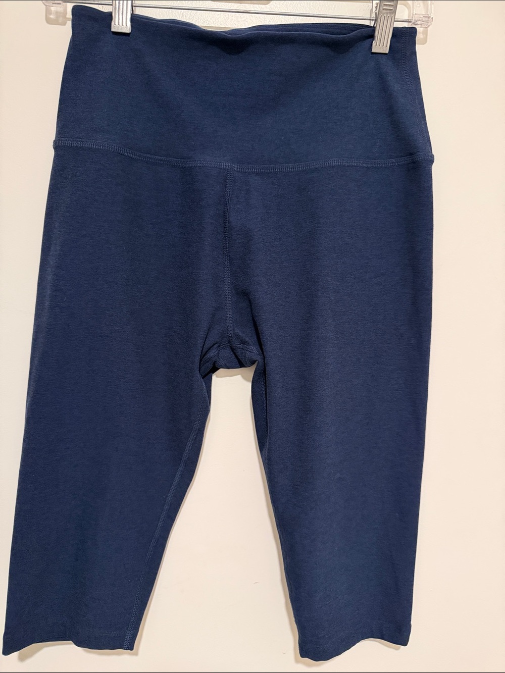 Beyond Yoga Navy Cropped Capri Leggings